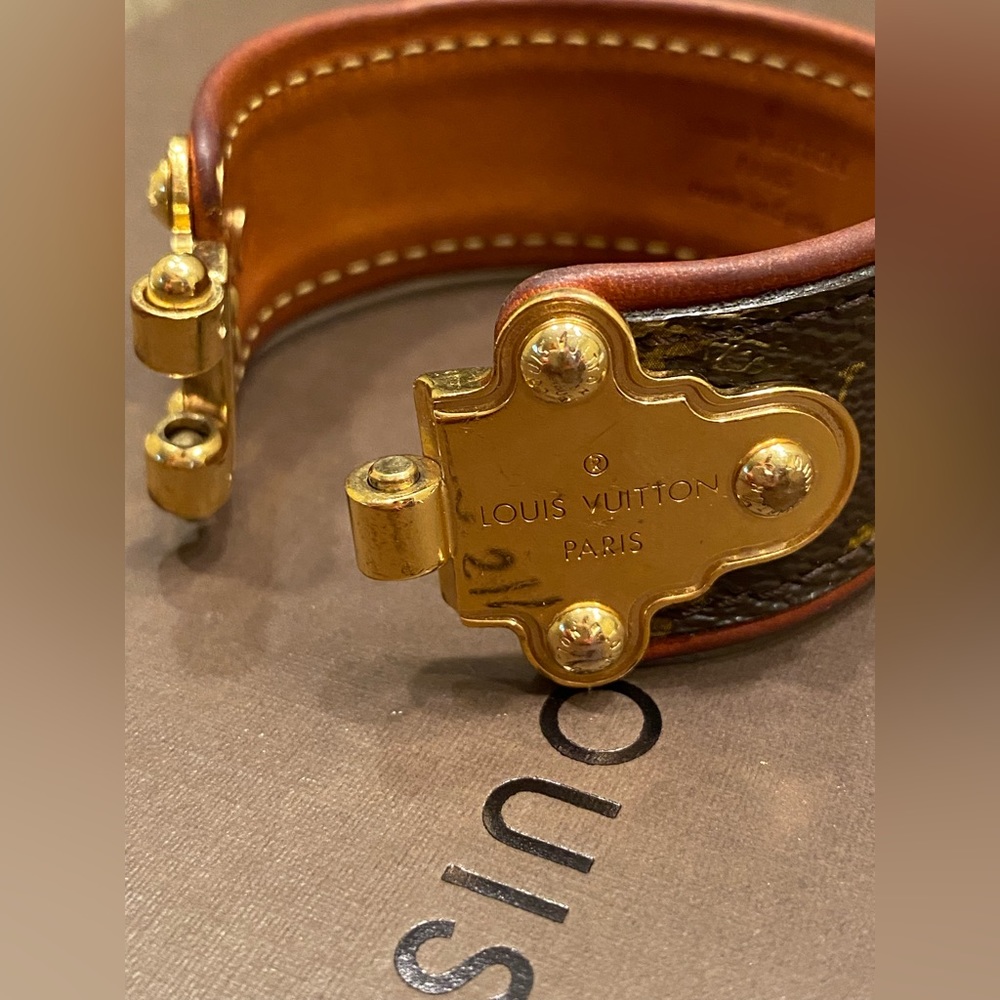 -Louis Vuitton Womens bracelet. See pictures, minor scratches. - Picture 2 of 5